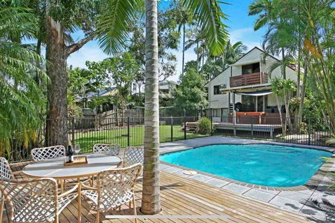Lakeside Beach House - Hostie Properties - Grafton Accommodation 0