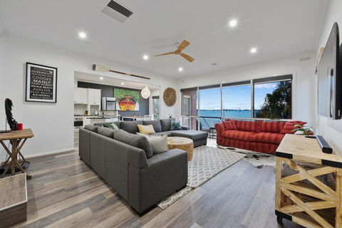 Lakeside Landing - Waterfront - Grafton Accommodation 0
