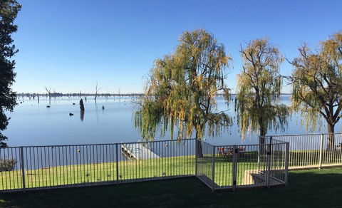 Lakeside Landing - Waterfront - Grafton Accommodation 1