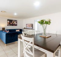 Large Executive and Family Home - Flinders View - Grafton Accommodation