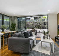 Large unit amid inner-city greenery close to CBD - Grafton Accommodation