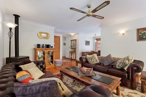 Leura Bungalow - Grafton Accommodation 0
