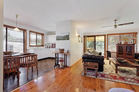 Leura Bungalow - Grafton Accommodation 2