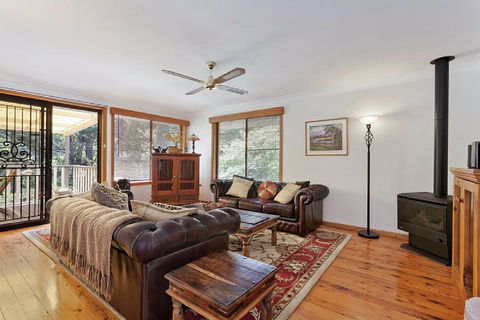 Leura Bungalow - Grafton Accommodation 1