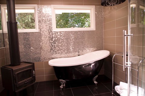 Leura Camellias - Grafton Accommodation 3