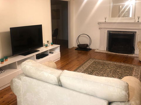 Leura Camellias - Grafton Accommodation 2
