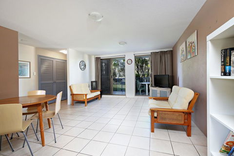 Levuka Unit 4, 14 Moreton Pde. Kings Beach - Grafton Accommodation 3