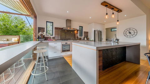 LUXURY BY THE SEA - CLOSE TO THE BEACH - Grafton Accommodation 3