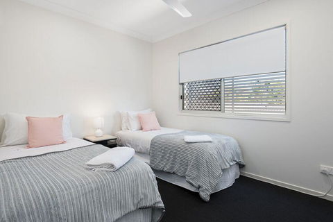 Luxury Home Close To Sleemans, QE2 Hospital & Griffith Uni - Grafton Accommodation 3