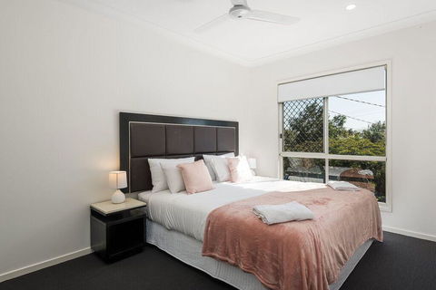 Luxury Home Close To Sleemans, QE2 Hospital & Griffith Uni - Grafton Accommodation 2