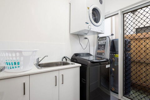 Luxury Home Close To Sleemans, QE2 Hospital & Griffith Uni - Grafton Accommodation 1