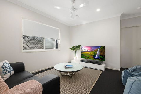 Luxury Home Close To Sleemans, QE2 Hospital & Griffith Uni - Grafton Accommodation 0