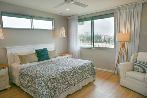 Luxury Kings Beach PenthouseLarge Outdoor Balcony, Ocean Views, 2 Mins To Beach - Grafton Accommodation 2