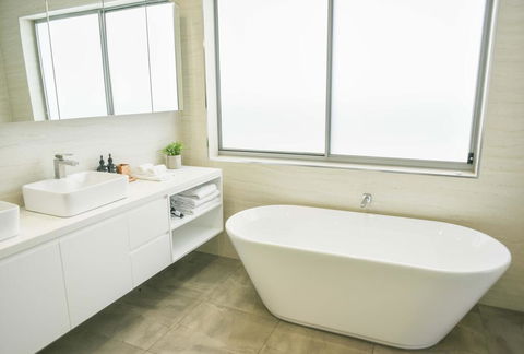Luxury Kings Beach PenthouseLarge Outdoor Balcony, Ocean Views, 2 Mins To Beach - Grafton Accommodation 1