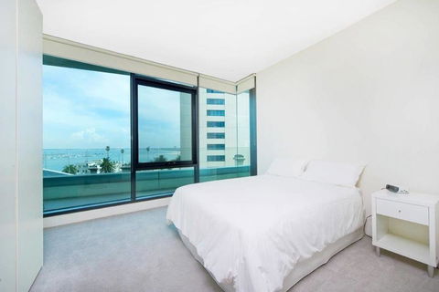 Luxury Opposite The Beach - Grafton Accommodation 3