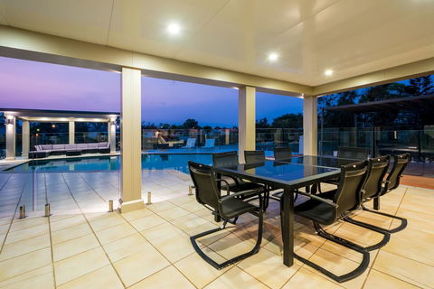 Luxury Waterfront Home - Grafton Accommodation 2