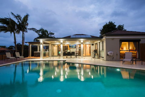 Luxury Waterfront Home - Grafton Accommodation 0