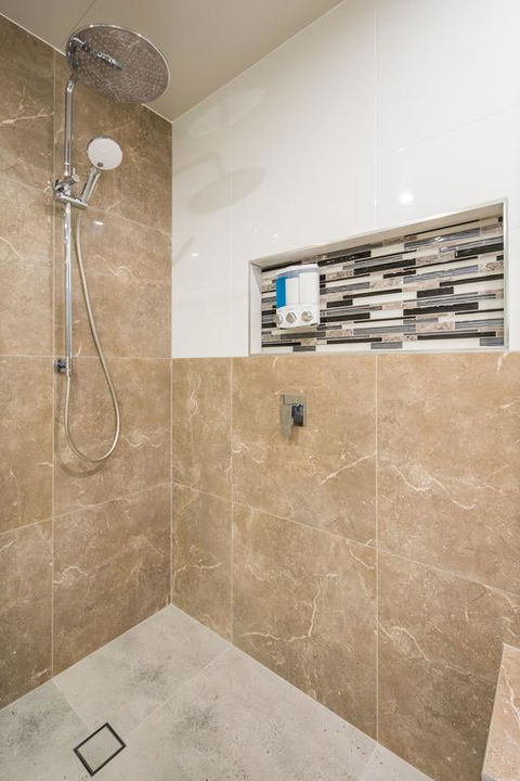 Luxury Waterfront Home - Grafton Accommodation 3