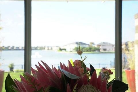Luxury Waterfront Villa In Sanctuary Lakes - Grafton Accommodation 3