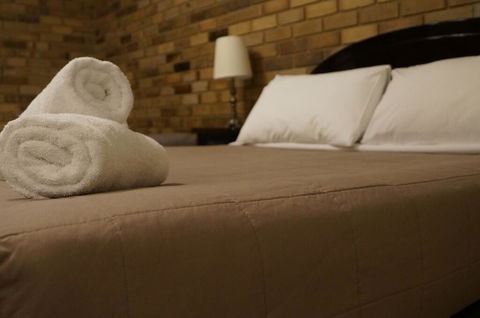 Magdala Motor Lodge & Lakeside Restaurant - Grafton Accommodation 1