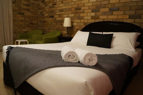 Magdala Motor Lodge & Lakeside Restaurant - Grafton Accommodation 0