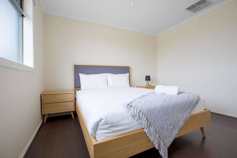 Magnificent Lux Stay@Mont Albert 4BR/WIFI/Garage - Grafton Accommodation 2