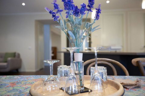 Magnificent Lux Stay@Mont Albert 4BR/WIFI/Garage - Grafton Accommodation 1