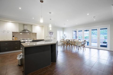 Magnificent Lux Stay@Mont Albert 4BR/WIFI/Garage - Grafton Accommodation 3