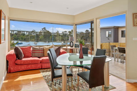 Manfield City Waterfront View Cottage - Grafton Accommodation 3