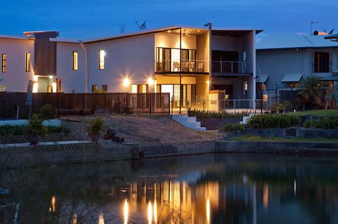 Marina Views Townhouse - Grafton Accommodation 2