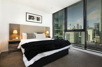 Melbourne CBD 2Bdrm2Bth AptFree ParkGymPool Close to Southern Cross Station