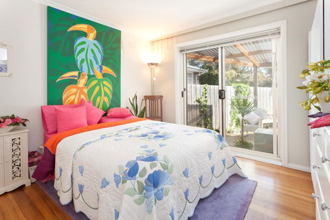 METRES TO THE BEACH - MORNINGTON - Grafton Accommodation 2