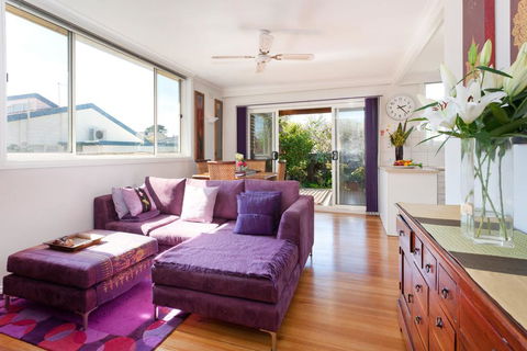 METRES TO THE BEACH - MORNINGTON - Grafton Accommodation 0