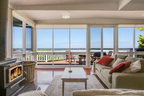 Metung Lake House - Grafton Accommodation 1