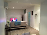 MH CBD Private 1 BR Apartment  Wills Court