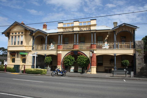 Mickey Bourke's Koroit Hotel - Grafton Accommodation 0