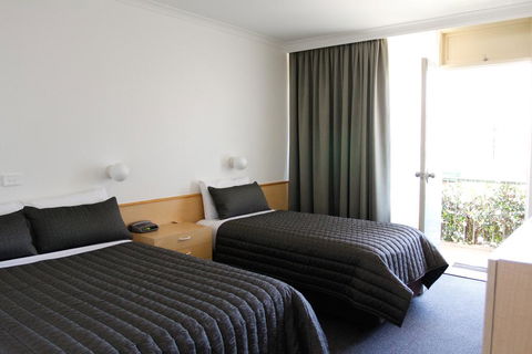Mid City Motor Inn Queanbeyan - Grafton Accommodation 3