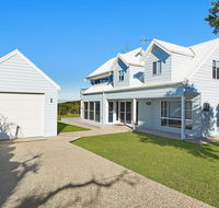 Middle Rock Beach House - Beach Front Lake Cathie - Grafton Accommodation