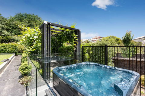 Mills Beach Retreat Luxury Family Retreat With Hydrotherapy Spa, Opposite Beach, Walk To Village - Grafton Accommodation 3