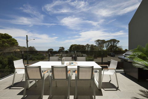 Mills Beach Retreat Luxury Family Retreat With Hydrotherapy Spa, Opposite Beach, Walk To Village - Grafton Accommodation 1