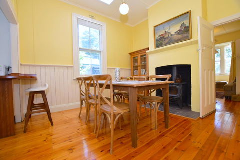 Mintie Cottage On Leura Mall - Grafton Accommodation 3