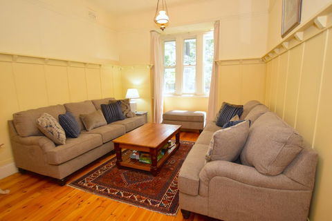 Mintie Cottage On Leura Mall - Grafton Accommodation 1