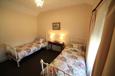 Miss Mabel Cottage - Grafton Accommodation 3