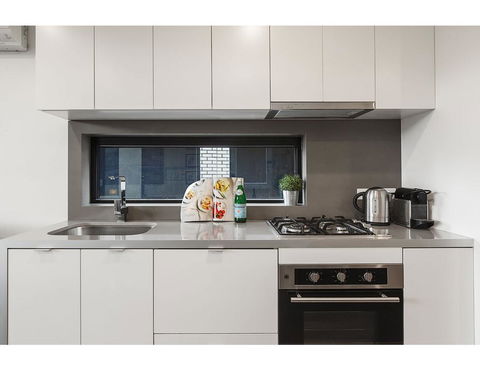 Modern 2 Bed Apartment In Trendy Collingwood - Grafton Accommodation 3