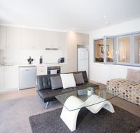 Modern Executive Apartment  Braddon 1BR Wine Wifi Secure Parking Canberra - Grafton Accommodation