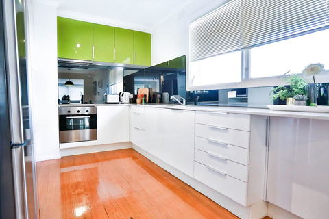 Mont Albert 2 Bedrooms Morden House - Grafton Accommodation 0