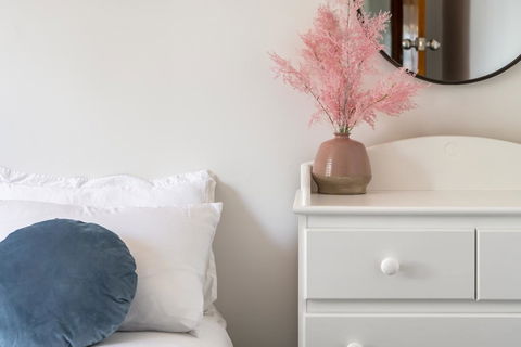 Moonah House-10 Mins To CBD & MONA, 4BR, 2 BATH, Great View, Park 3 Cars, Sleep 11, King Bed, En-suite - Grafton Accommodation 1