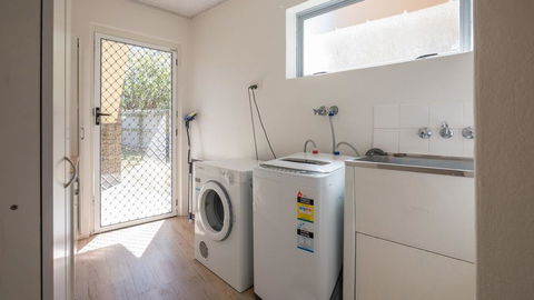 Moondara Unit 2, 21 Bulcock Beach Esplanade, Bulcock Beach - Grafton Accommodation 2