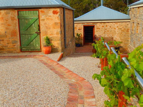 Morialta Barns - Grafton Accommodation 1