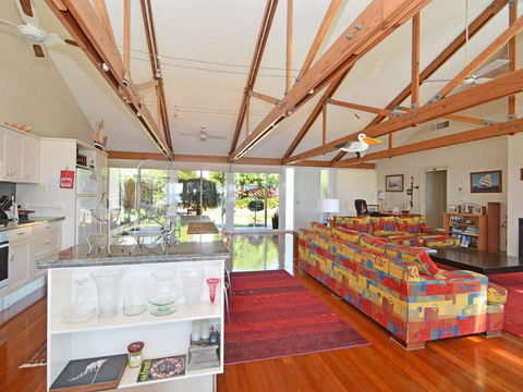 Morisset Bay Waterfront Views Lake House Looking Over Trinity Marina - Grafton Accommodation 2
